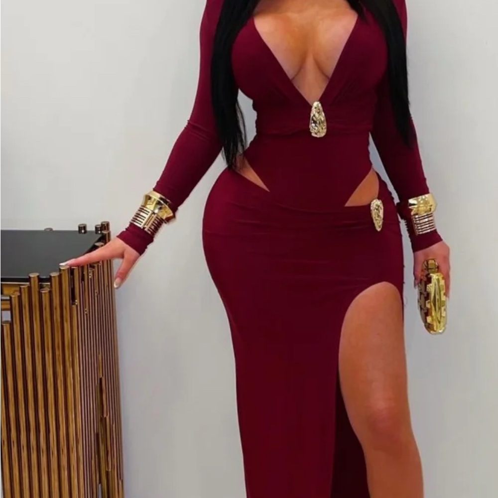 Elegant Burgundy Long Sleeve Dress